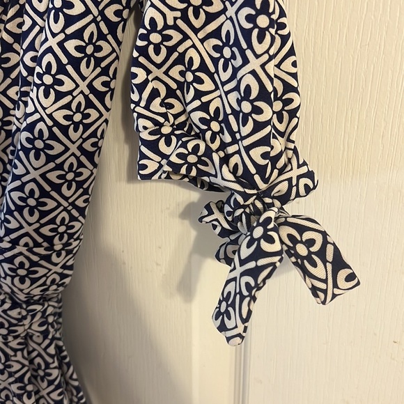 Lilly Pulitzer wrap dress. Size Petite Medium - Picture 3 of 6